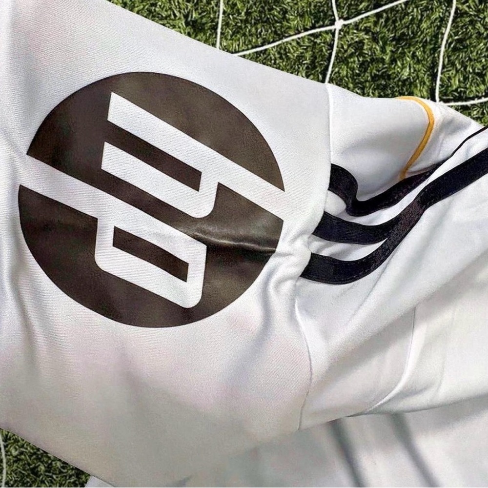 Adidas Real Madrid White and Black Jersey - Picture 4 of 4